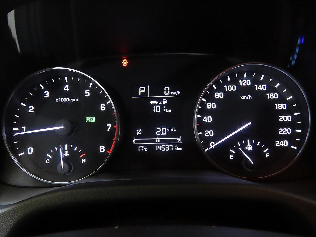 HYUNDAI Avante - Vista 9