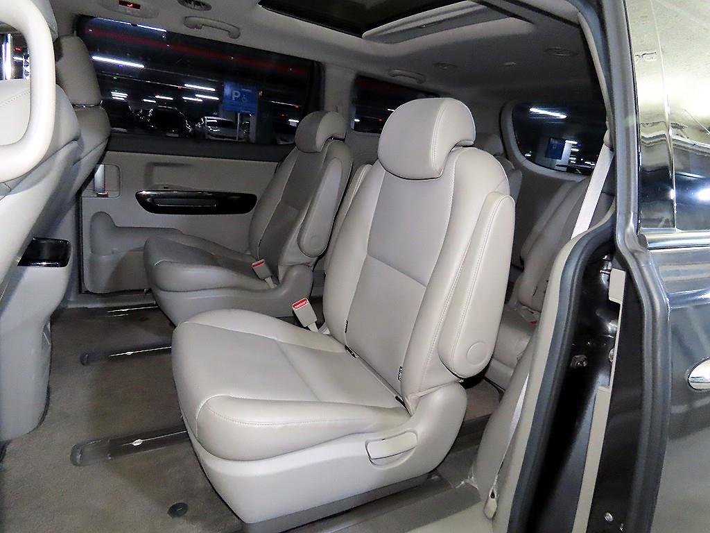 KIA Carnival - Vista 7