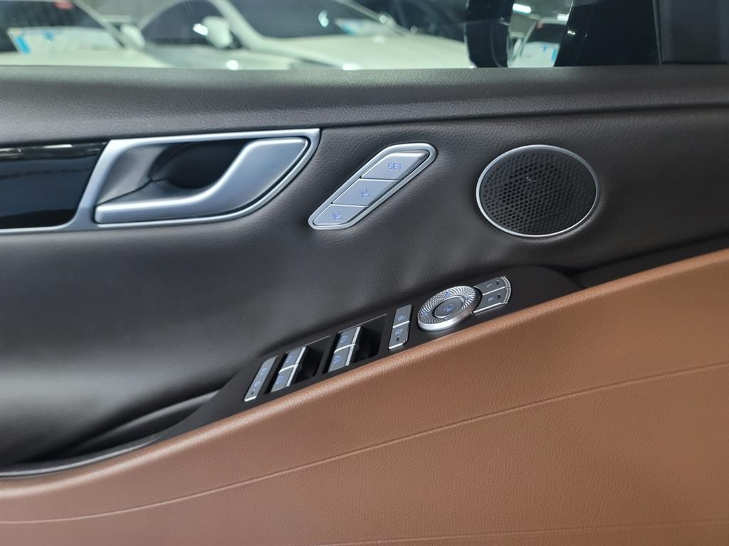 Genesis G80 - Vista 8