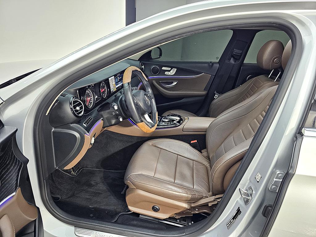 Mercedes Benz E class - Vista 8