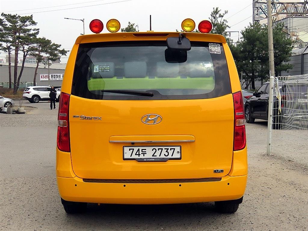 HYUNDAI Starex - Vista 4
