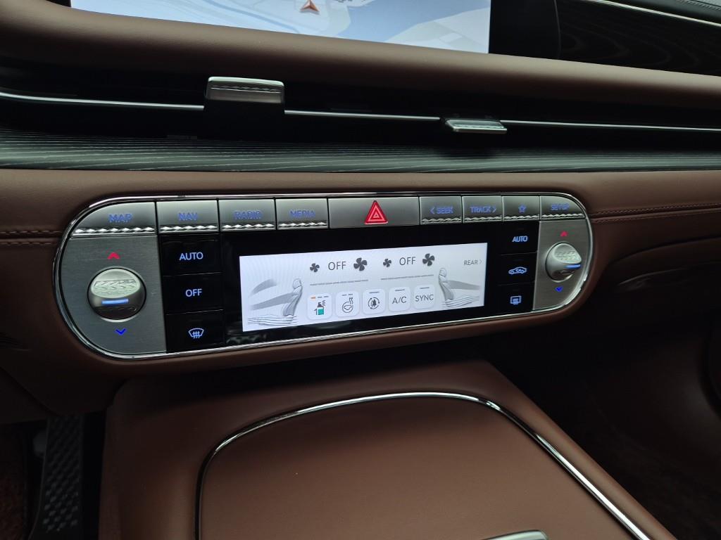 Genesis G90 - Vista 10