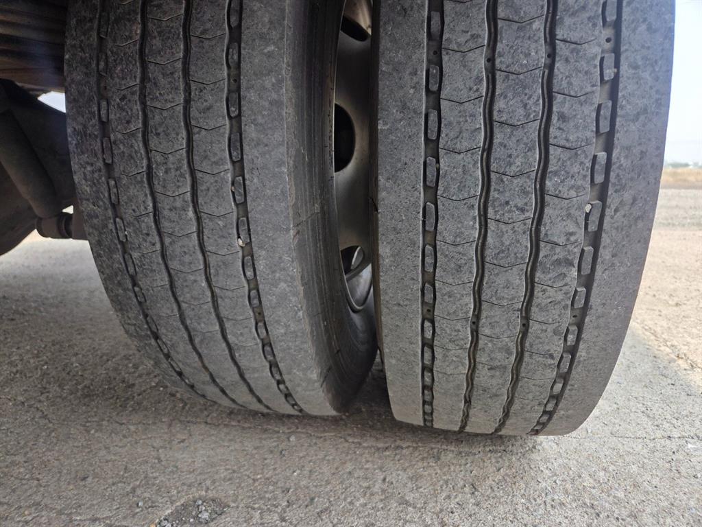 medium and large cargo truck - Vista 12