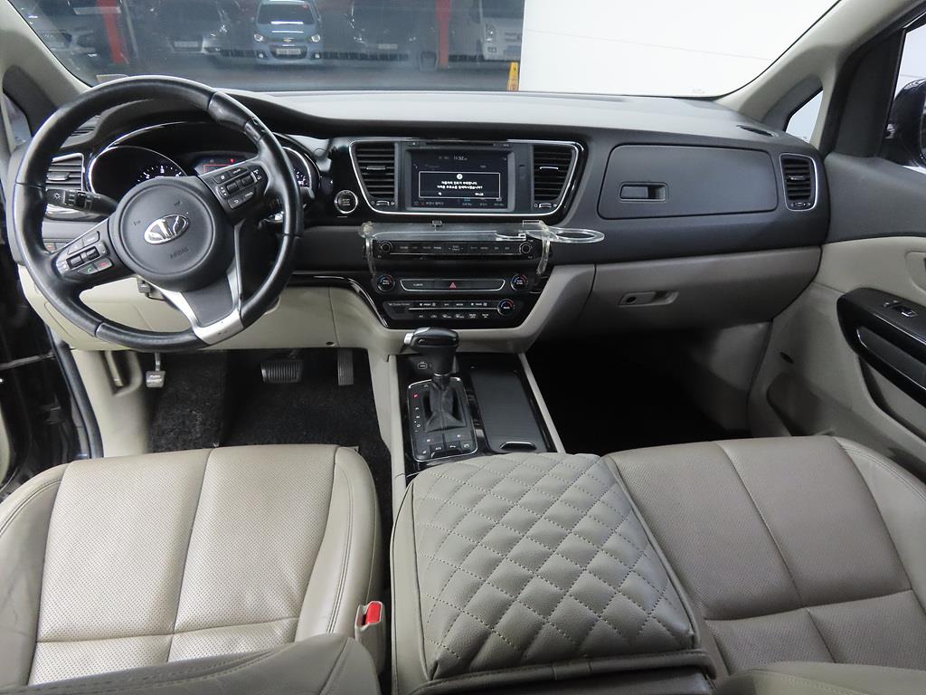 KIA Carnival - Vista 7