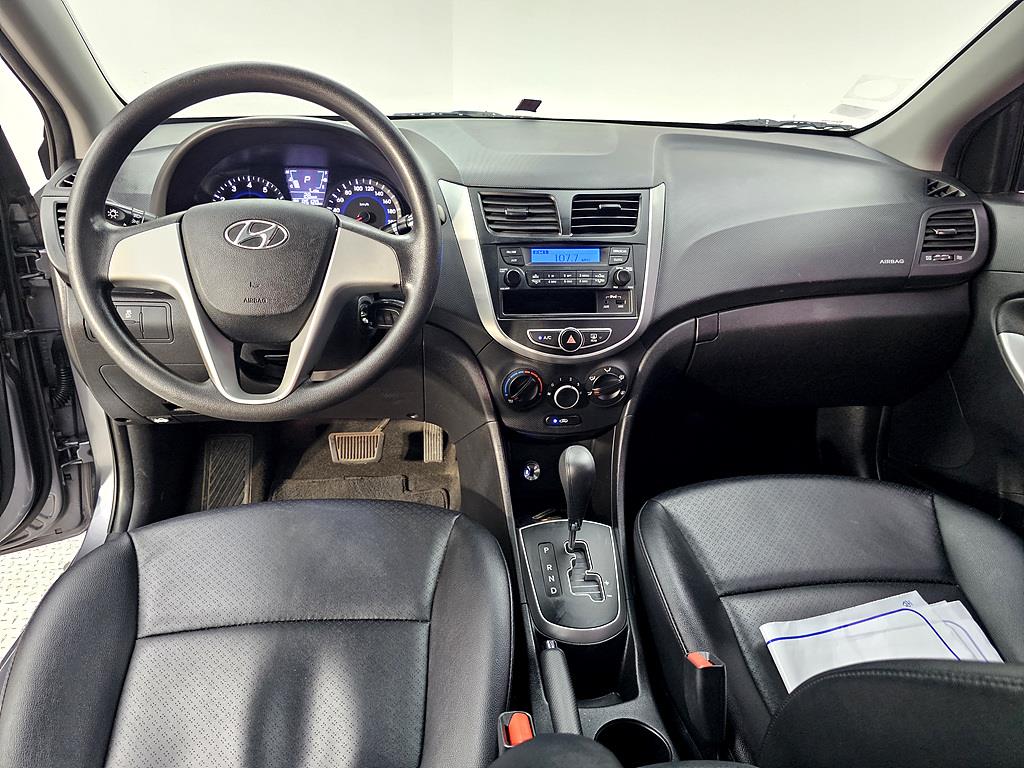 HYUNDAI Accent - Vista 5