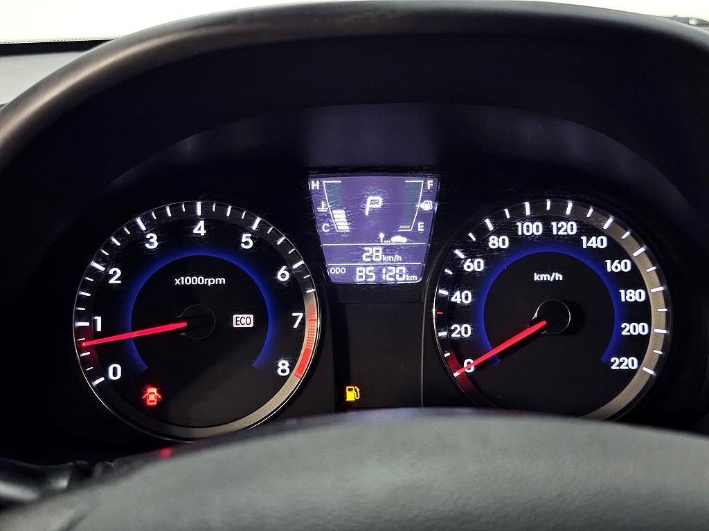 HYUNDAI Accent - Vista 7