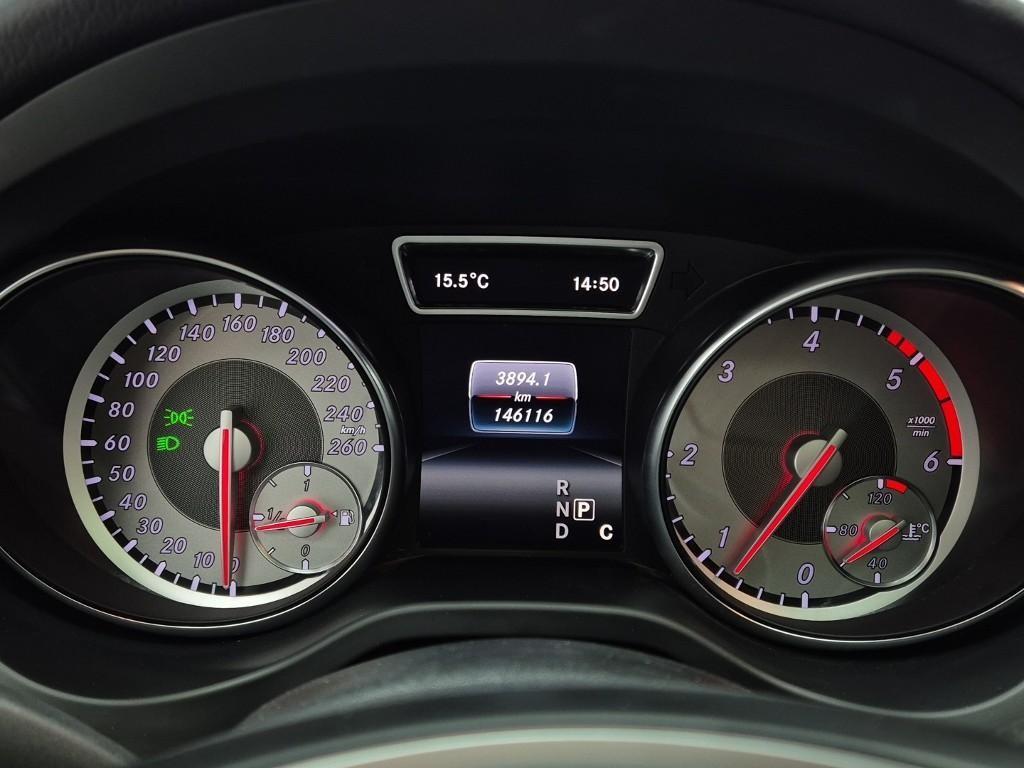 Mercedes Benz GLA Class - Vista 6