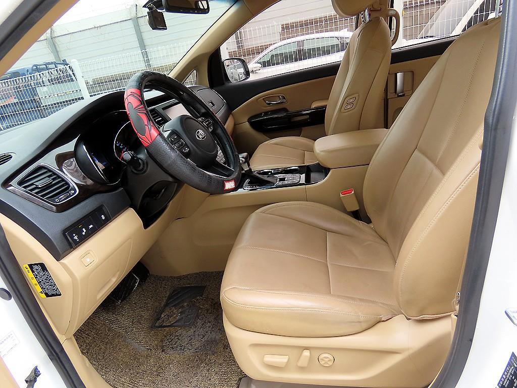 KIA Carnival - Vista 5