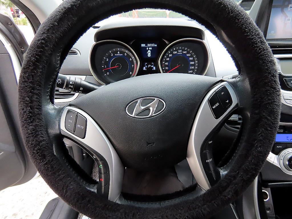 HYUNDAI Avante - Vista 8