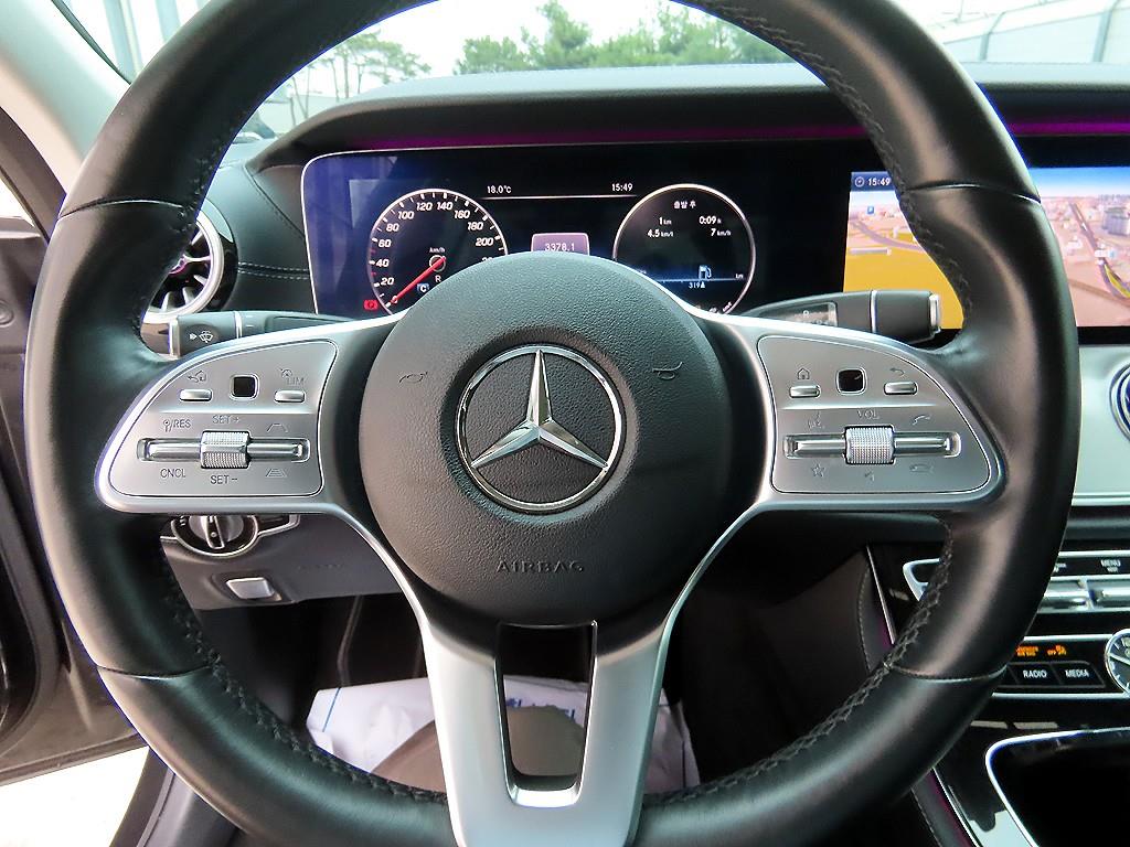 Mercedes Benz CLS Class - Vista 8