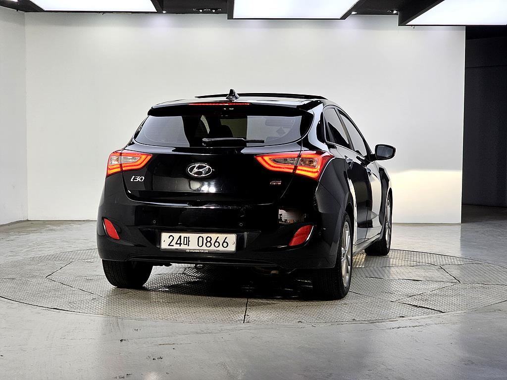 HYUNDAI i30 - Vista 3