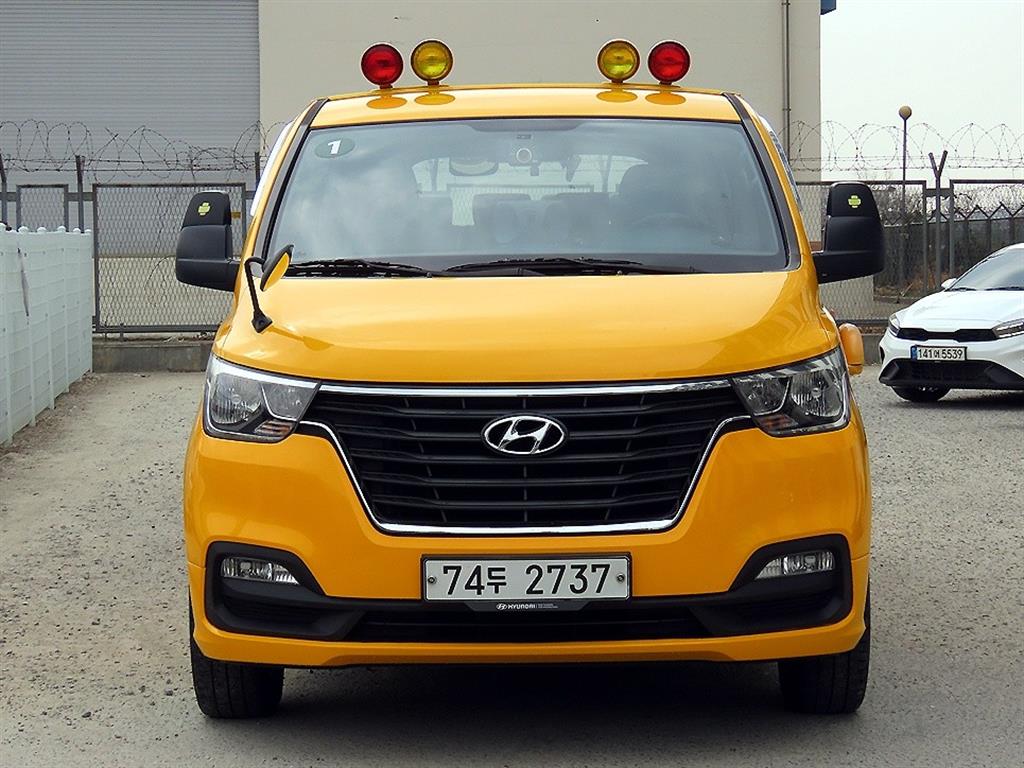 HYUNDAI Starex 2019 Amarillo - Importación desde Corea - HF Imports Iquique - Foto 1