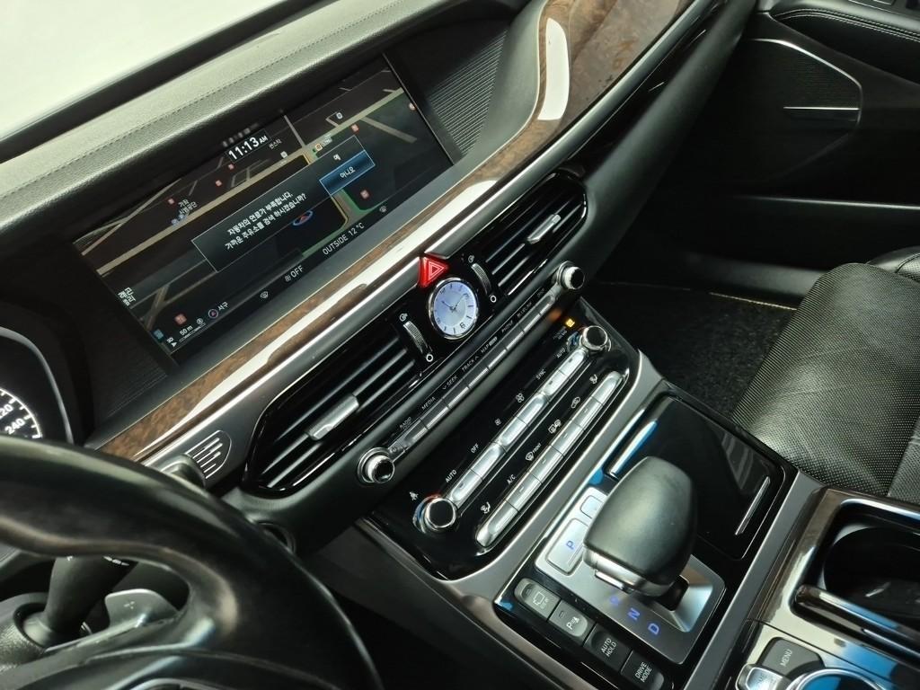 Genesis EQ900 - Vista 9