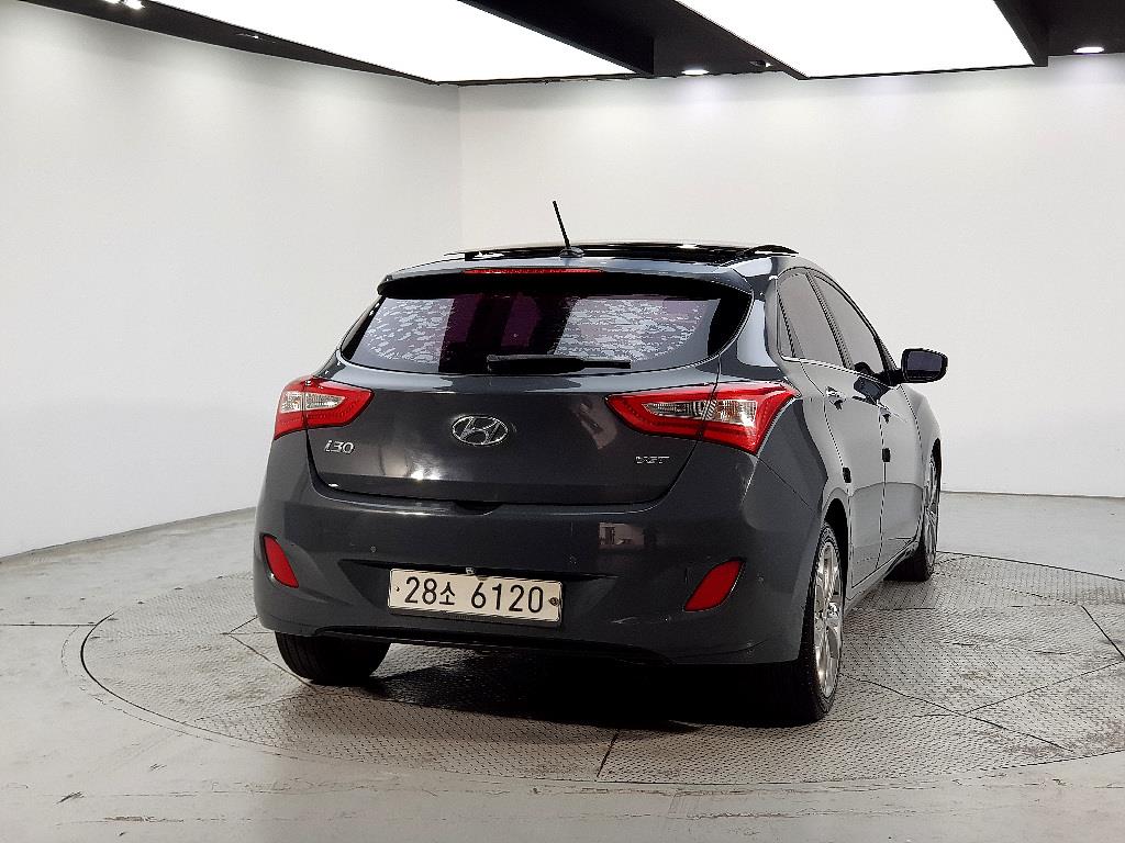 HYUNDAI i30 - Vista 3