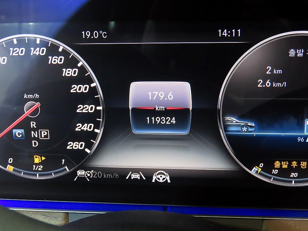 Mercedes Benz E class - Vista 9