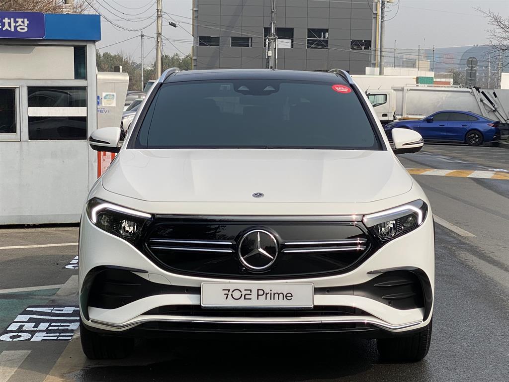 Mercedes Benz EQA - Vista 3