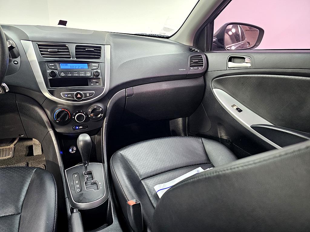 HYUNDAI Accent - Vista 10