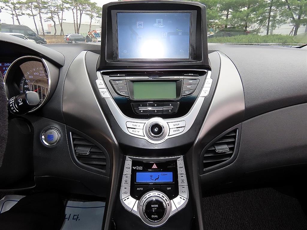 HYUNDAI Avante 2011 Blanco - Importación desde Corea - HF Imports Iquique - Foto 13