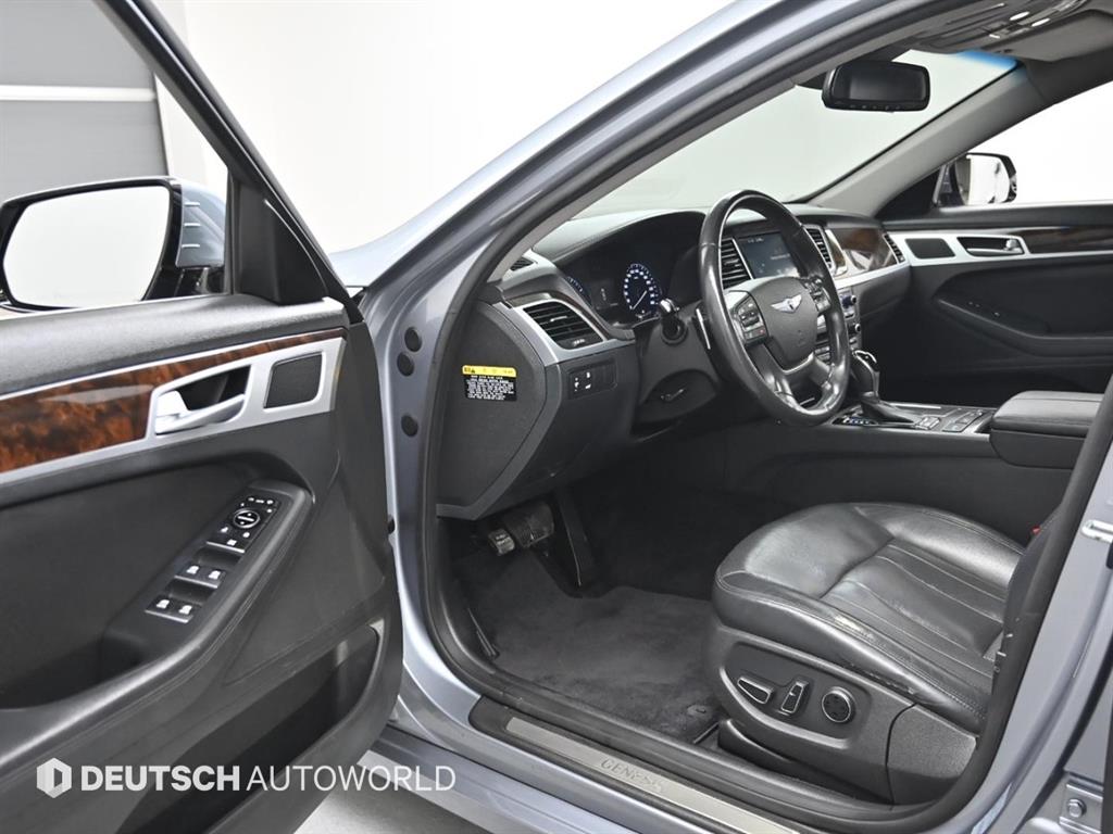 HYUNDAI Genesis - Vista 11