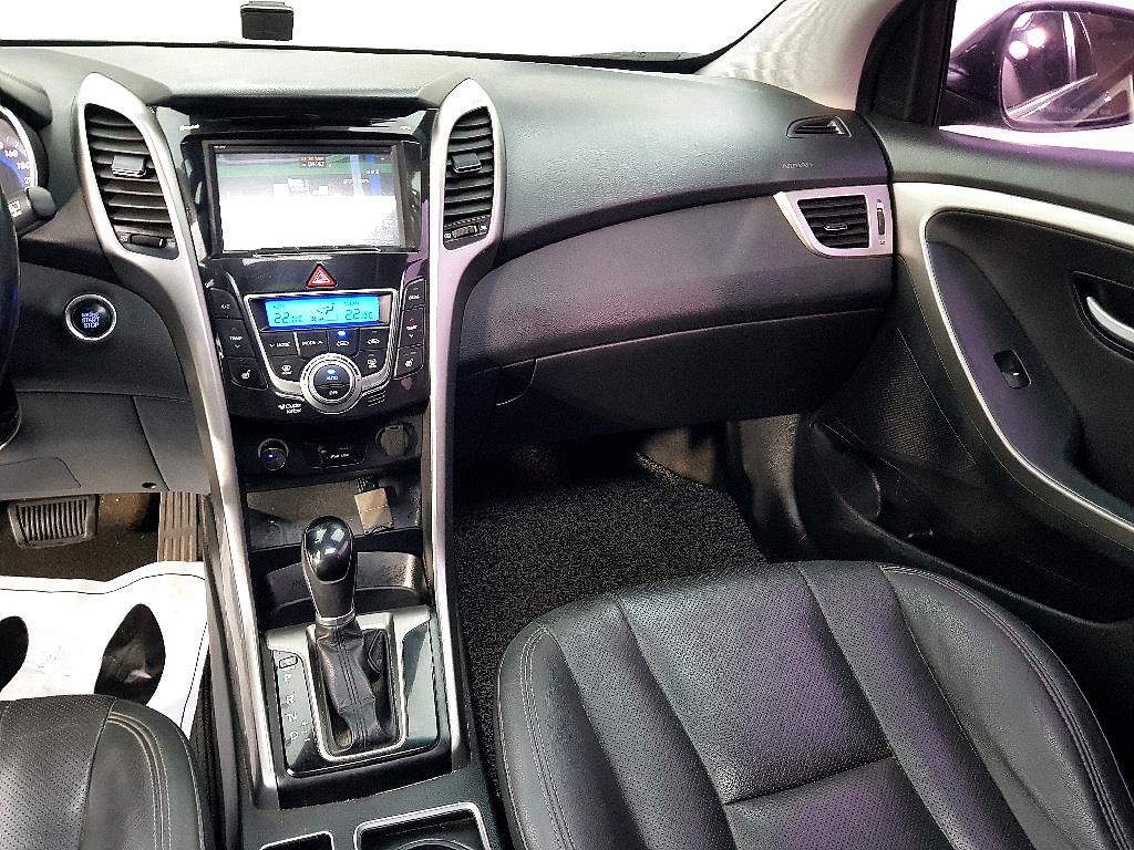 HYUNDAI i30 - Vista 10