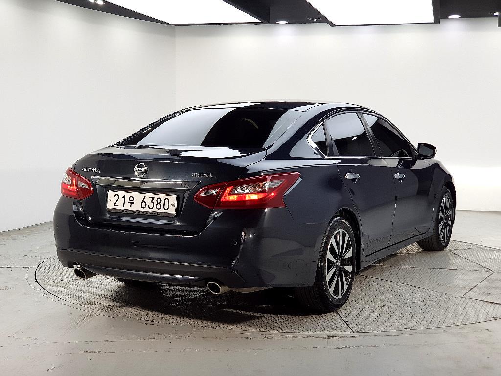 Nissan Altima - Vista 4