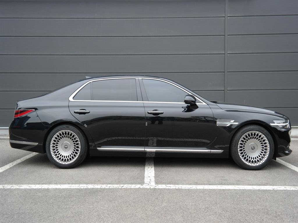 Genesis G90 - Vista 9