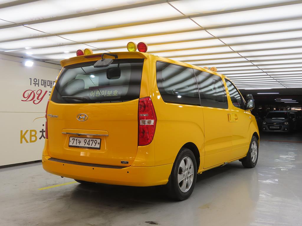 HYUNDAI Starex - Vista 4