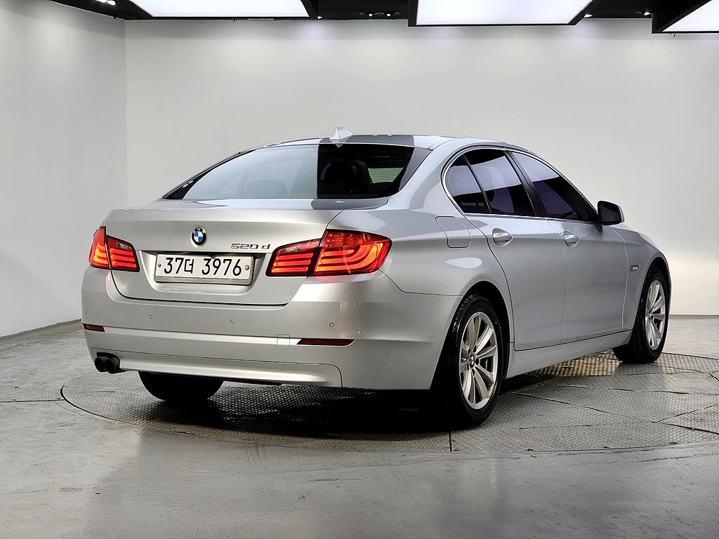 BMW 5 Series - Vista 4