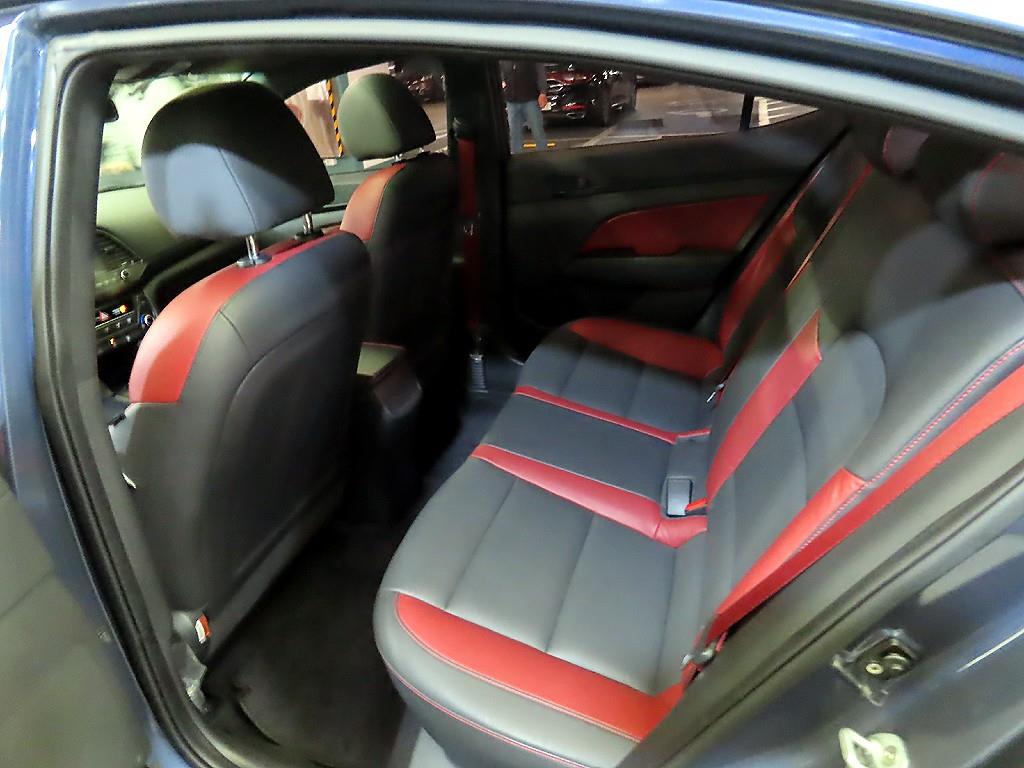 HYUNDAI Avante - Vista 7