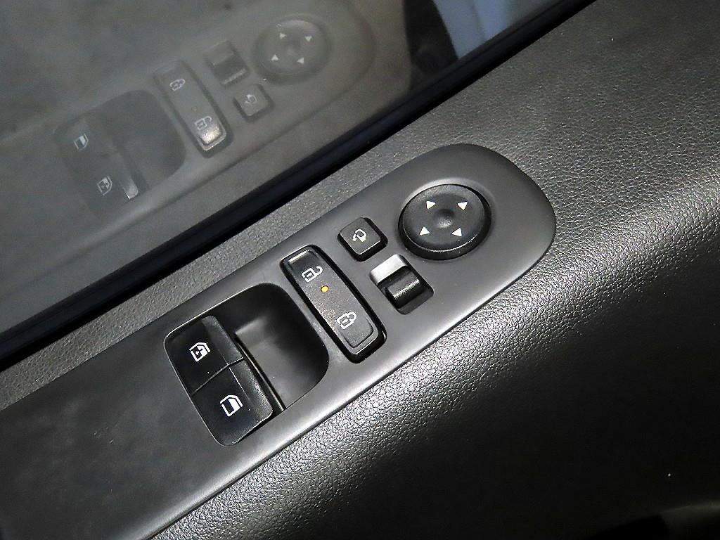 HYUNDAI Staria 2025 Blanco - Importación desde Corea - HF Imports Iquique - Foto 13