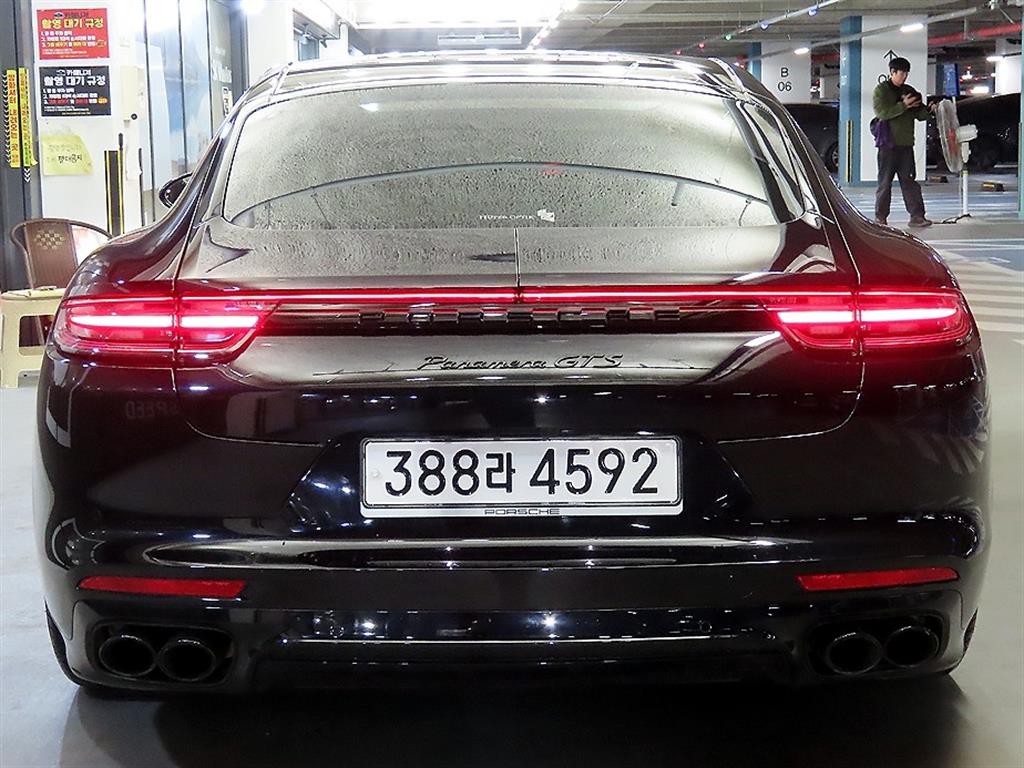 Porsche Panamera - Vista 5