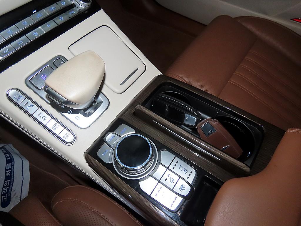 Genesis G90 - Vista 12