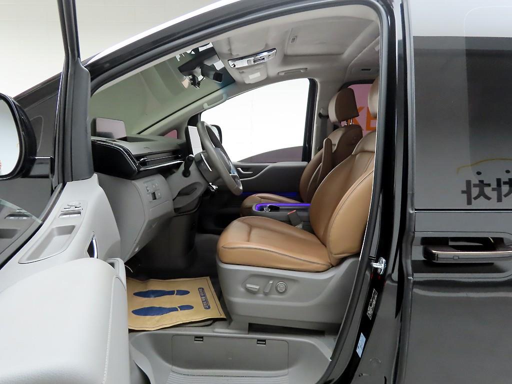 HYUNDAI Staria - Vista 12