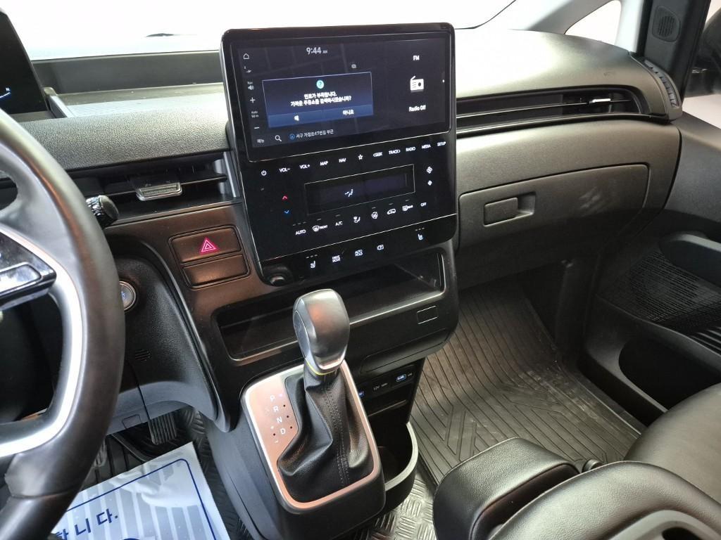 HYUNDAI Staria - Vista 10