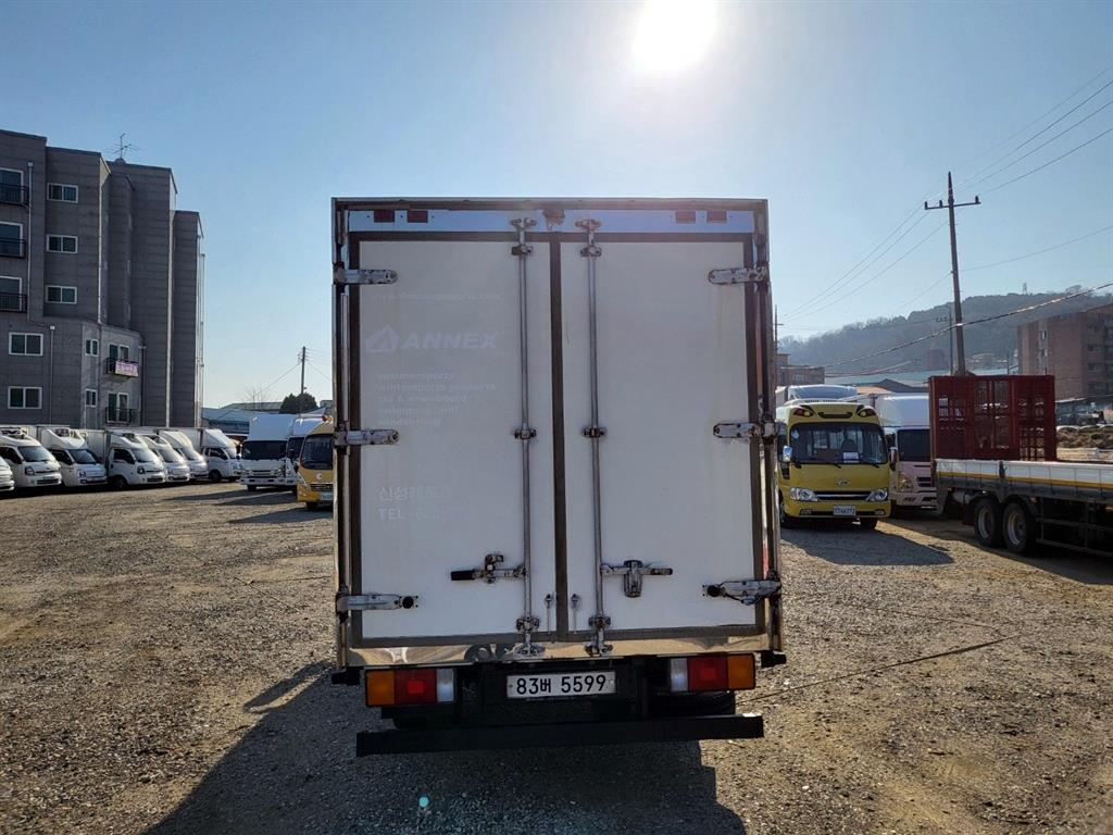 medium and large cargo truck - Vista 5