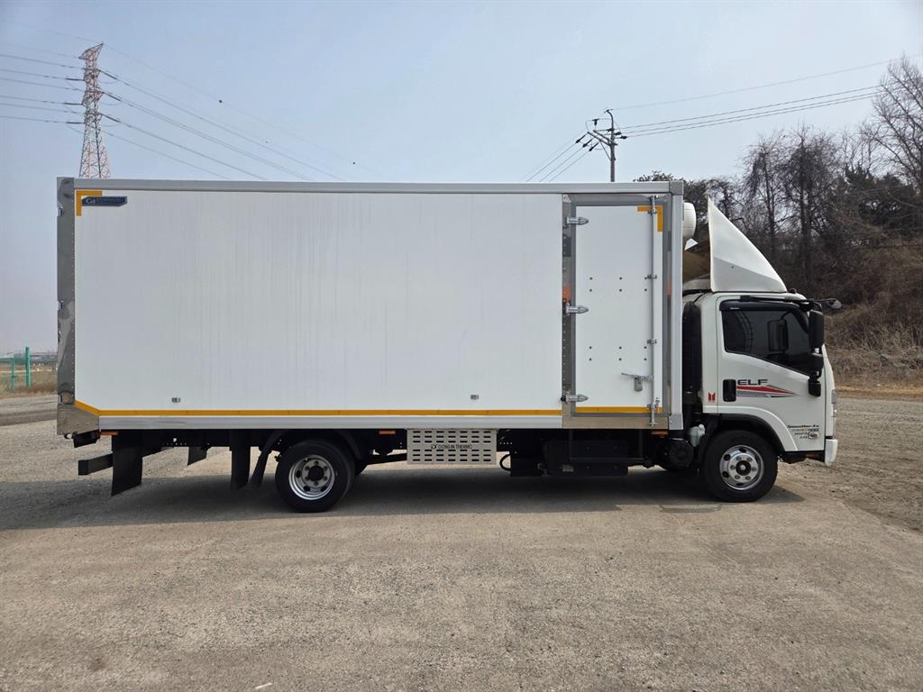 medium and large cargo truck - Vista 5