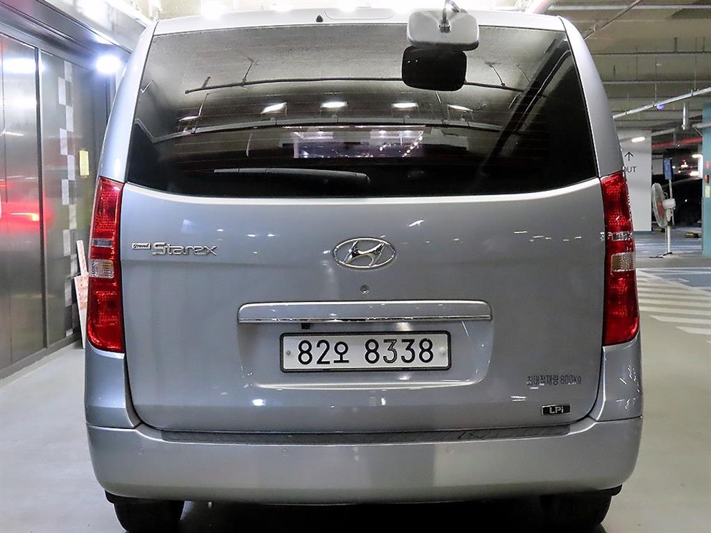 HYUNDAI Starex - Vista 5