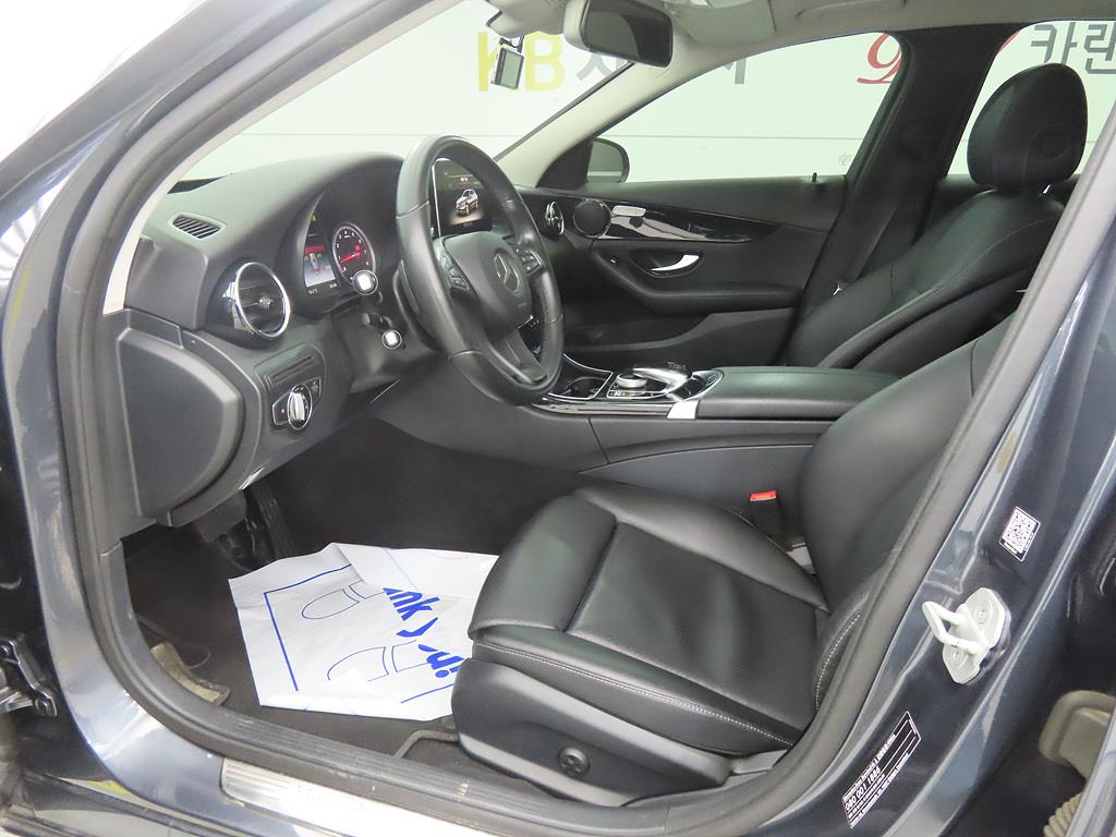 Mercedes Benz C Class - Vista 5