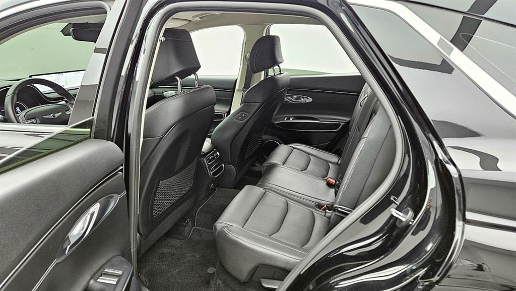 Genesis GV70 - Vista 6