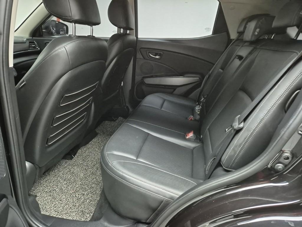 Ssangyong Tivoli - Vista 12