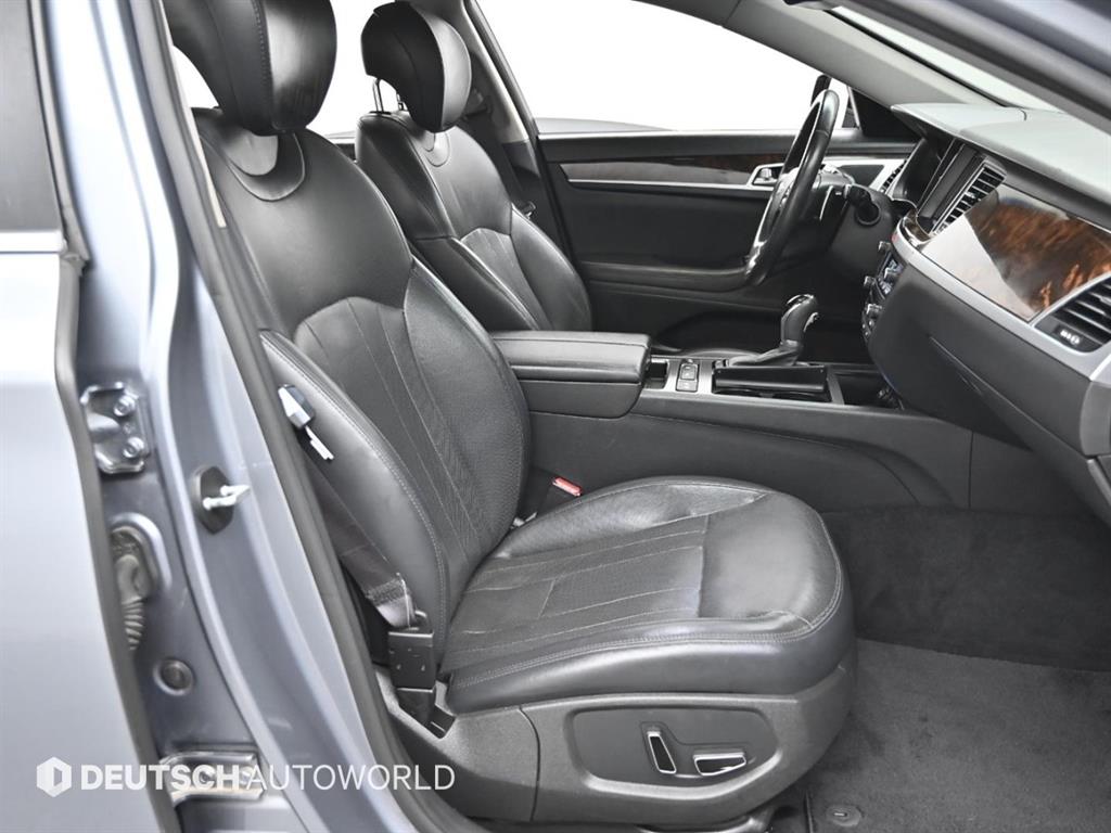 HYUNDAI Genesis - Vista 10