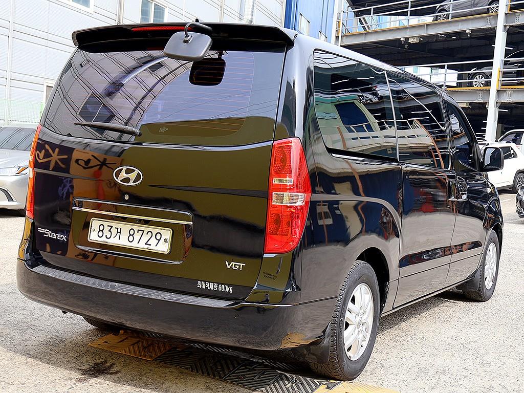 HYUNDAI Starex - Vista 7