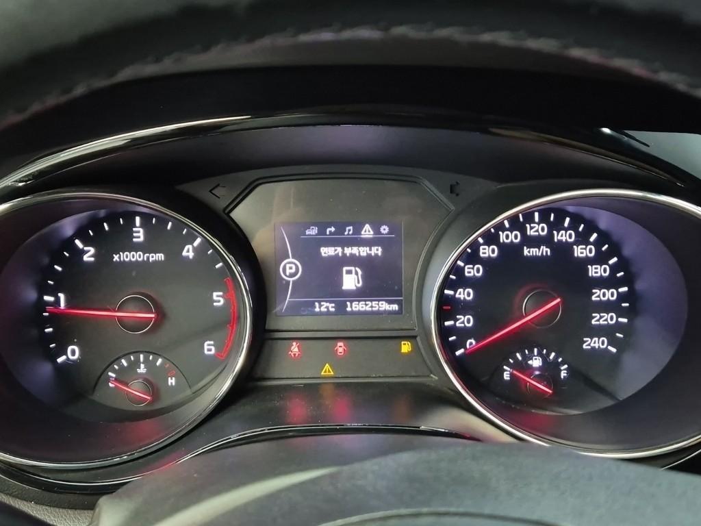 KIA Carnival - Vista 6