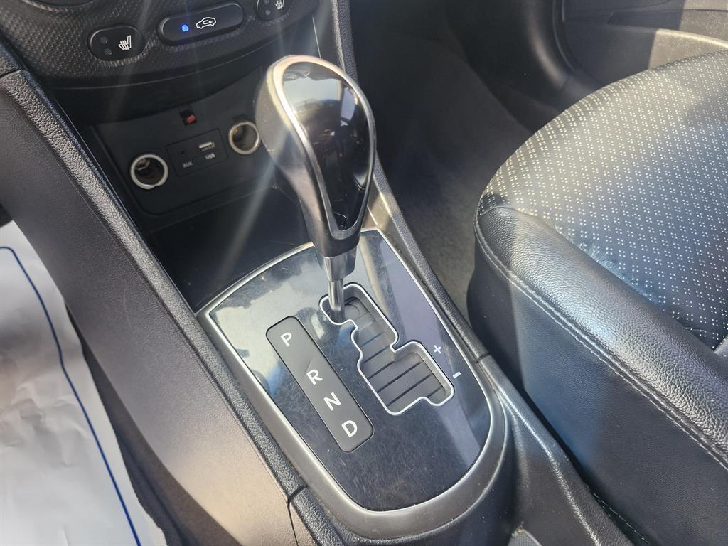 HYUNDAI Accent - Vista 12