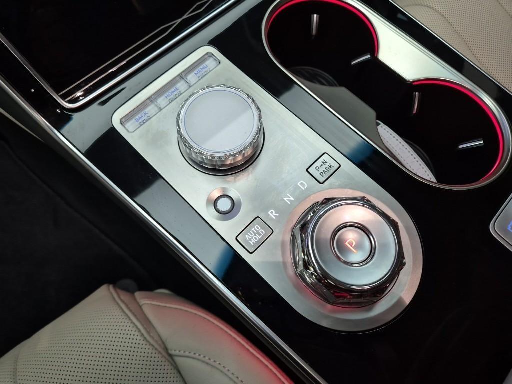 Genesis GV80 - Vista 8