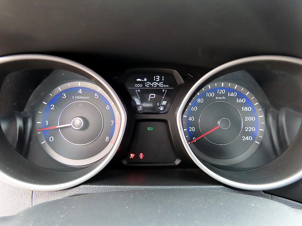 HYUNDAI Avante - Vista 9