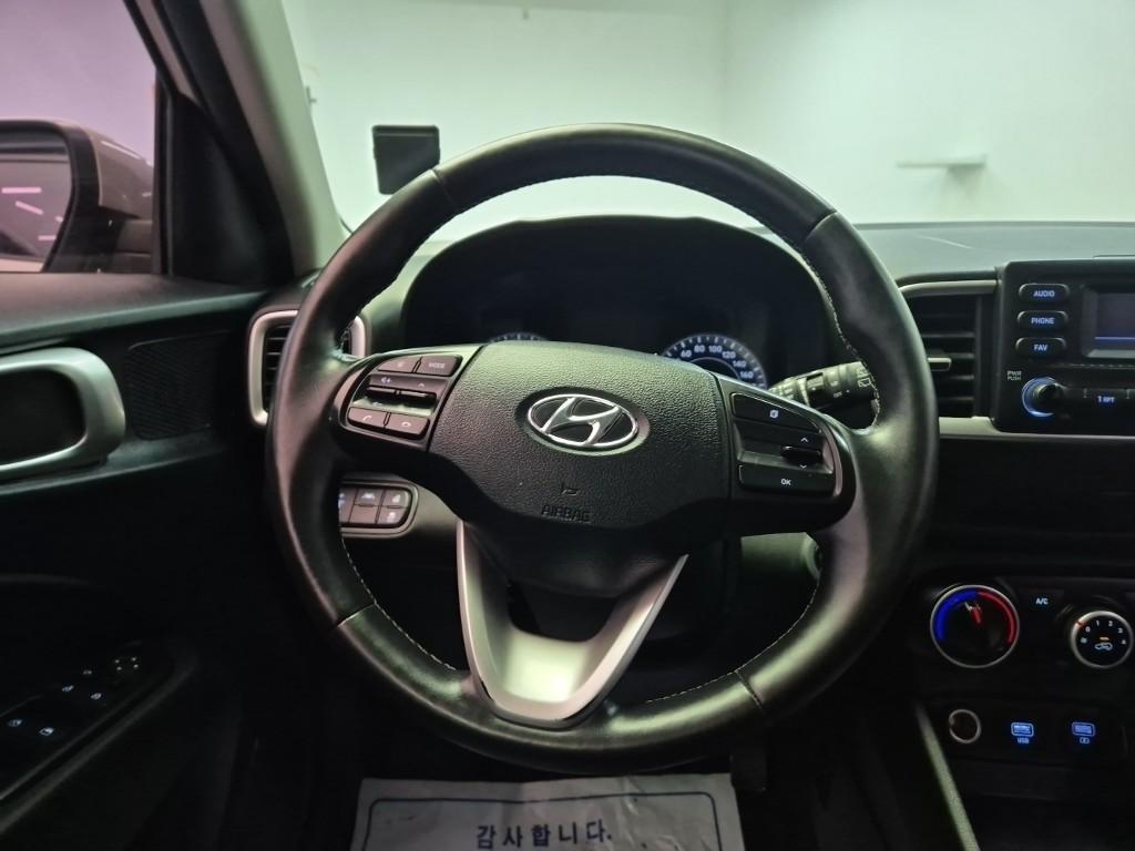 HYUNDAI Venue - Vista 9