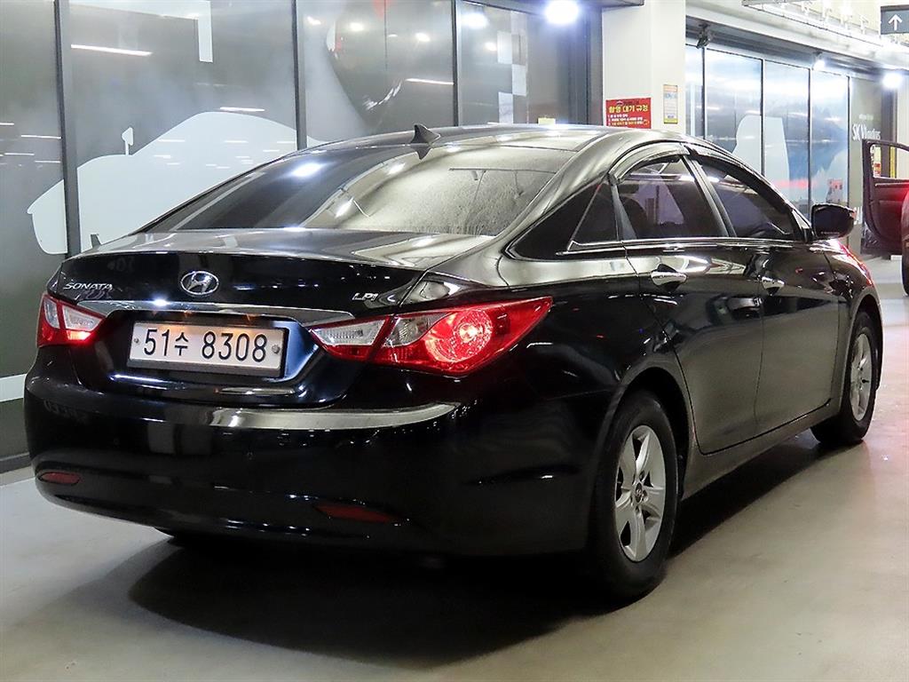 HYUNDAI Sonata - Vista 4