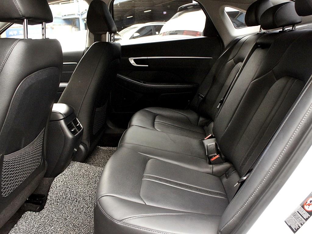 HYUNDAI Sonata - Vista 11