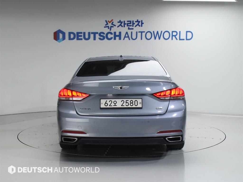 HYUNDAI Genesis - Vista 4